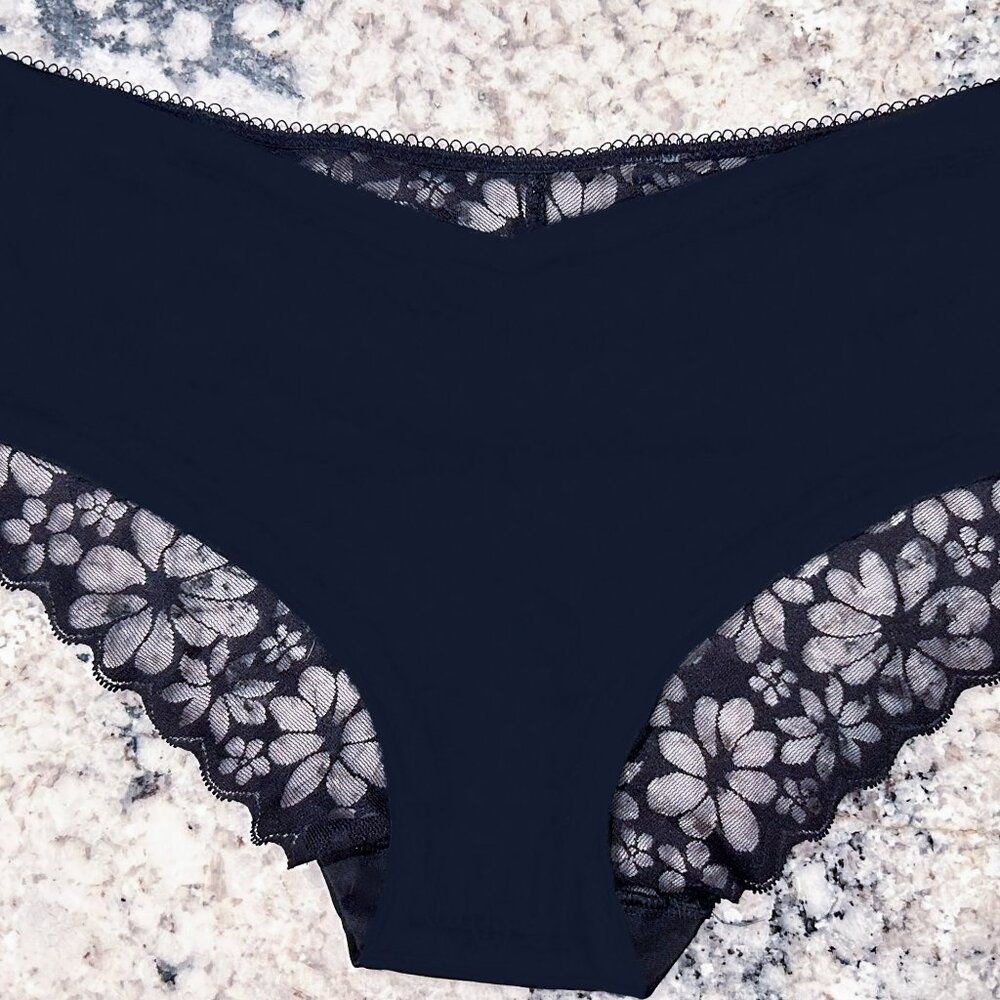 Victoria's Secret No-Show Floral Lace Back Hiphugger Panty